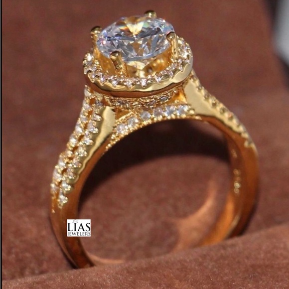 New 18k yellow gold engagement ring